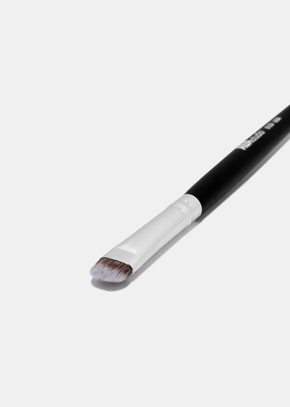 E123: Eyeliner Blending Brush