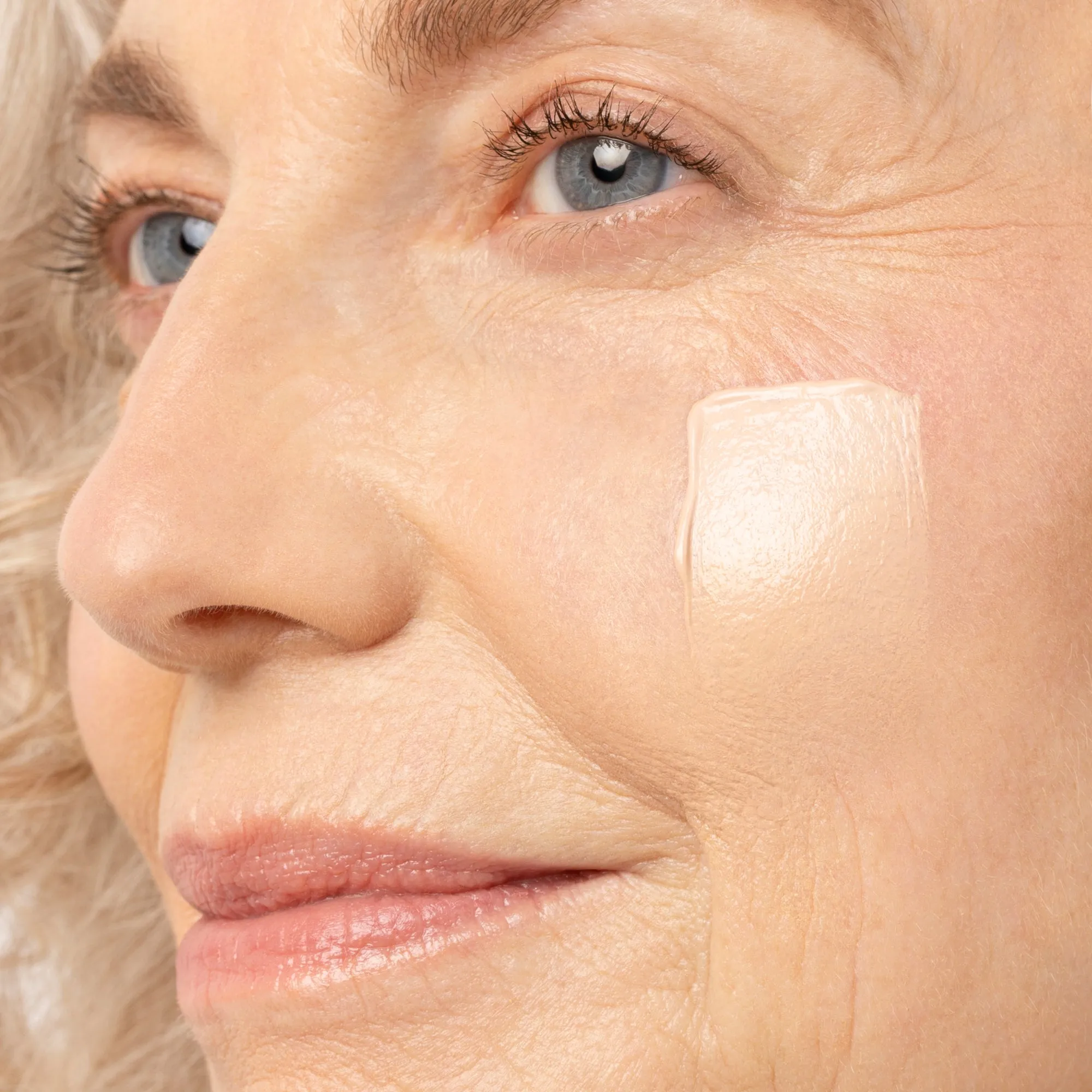 Just Skin Tinted Moisturizer Sunscreen Broad Spectrum SPF 15 Chantecaille